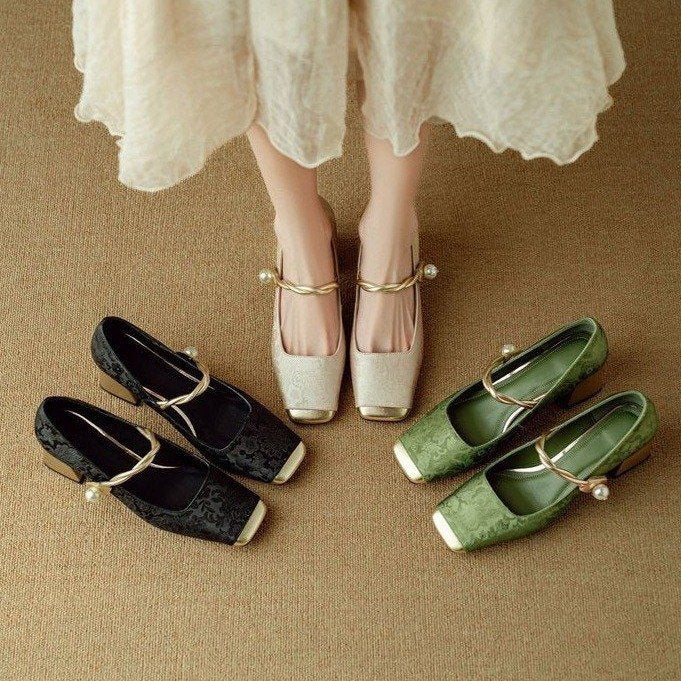 COLETTE | LUXE PEARL-STRAP VINTAGE PUMPS