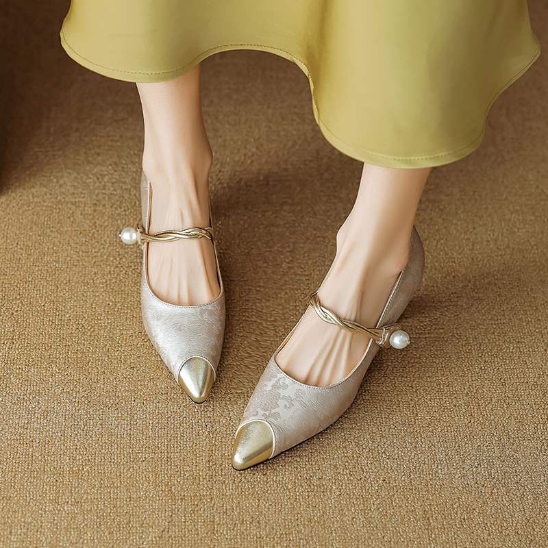 AURORA | LUXE VINTAGE PEARL KITTEN HEELS