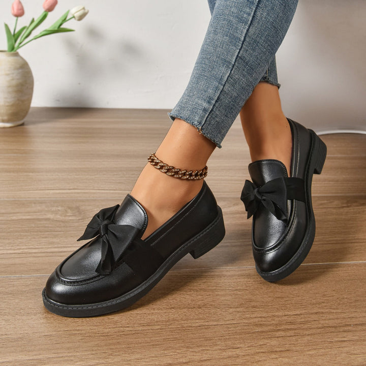 CELINE | ELEGANT GLOSSY LEATHER BOW LOAFERS