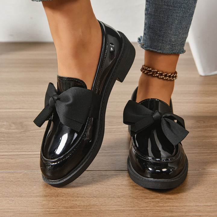 CELINE | ELEGANT GLOSSY LEATHER BOW LOAFERS