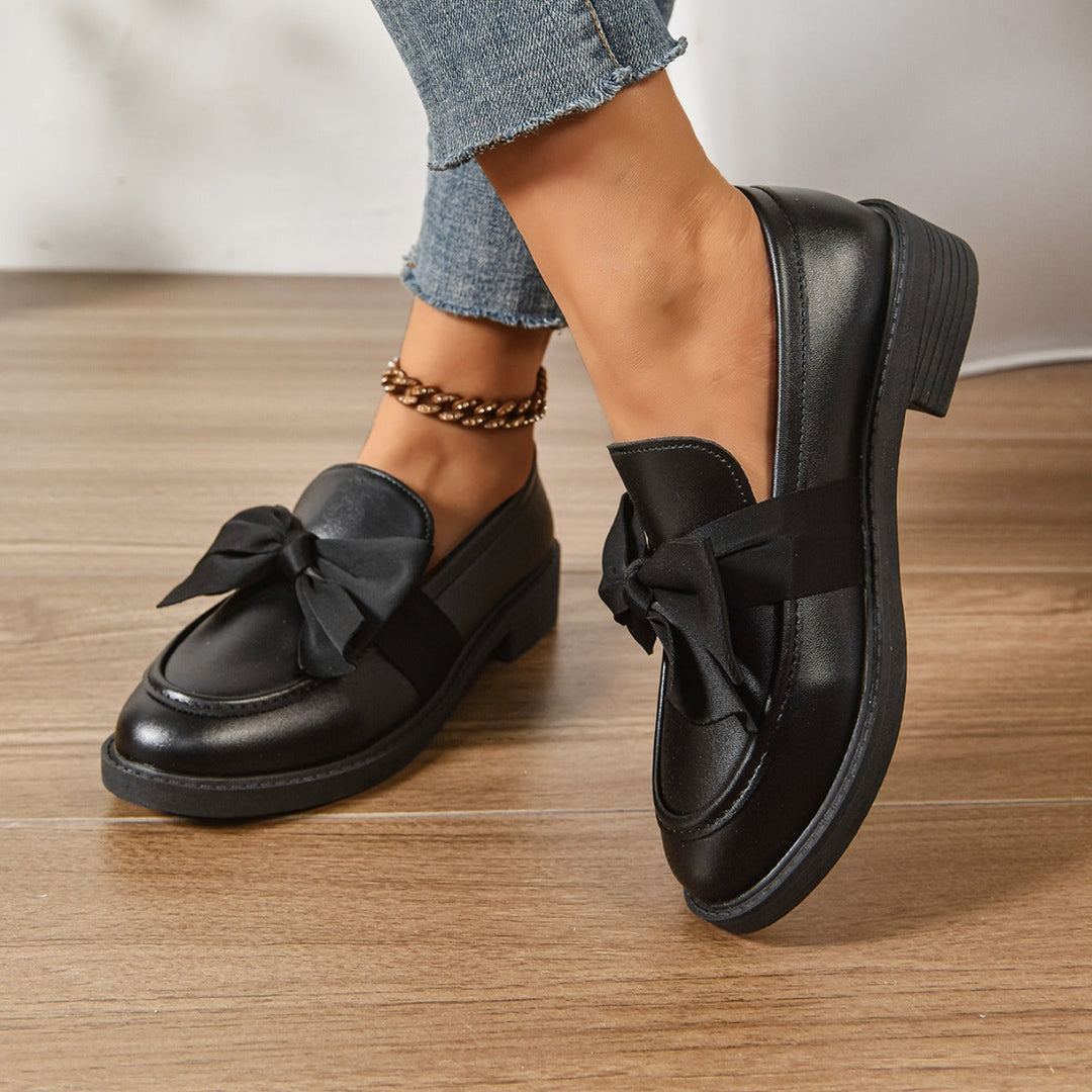 CELINE | ELEGANT GLOSSY LEATHER BOW LOAFERS