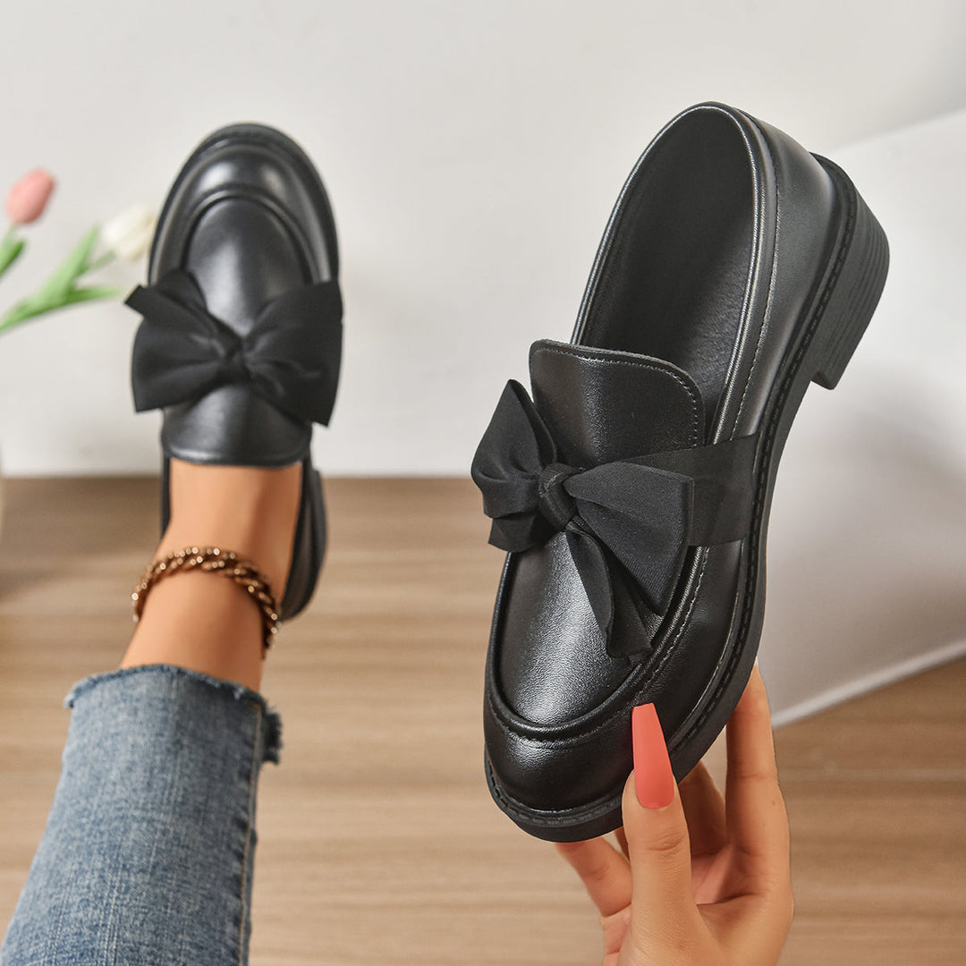 CELINE | ELEGANT GLOSSY LEATHER BOW LOAFERS
